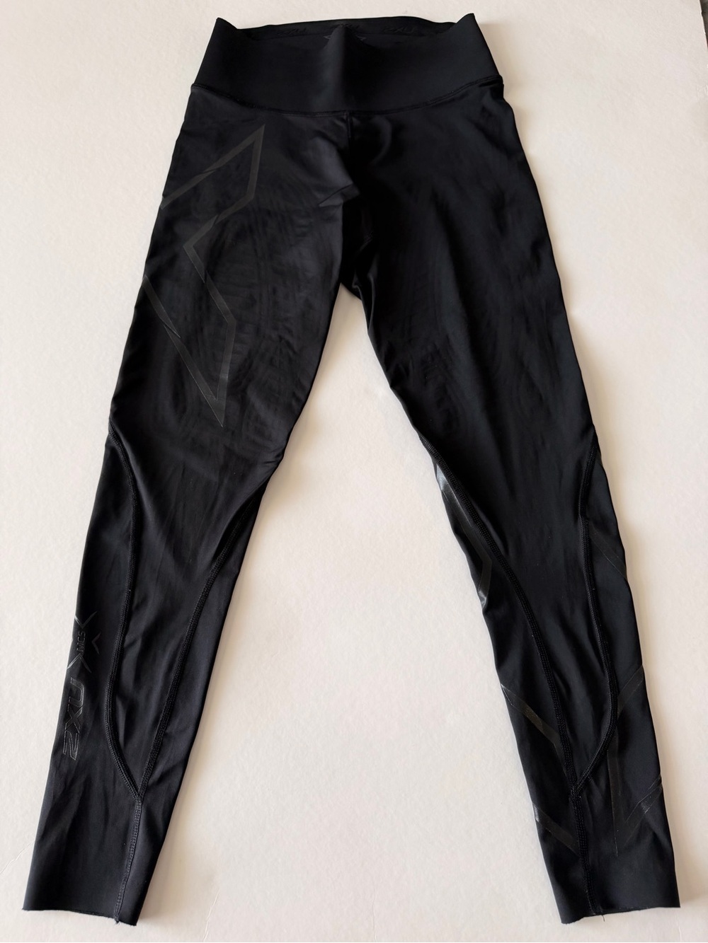 2XU Black Women's Performance Leggings with Subtle Logo
